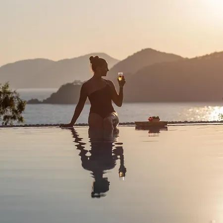 Beyaz Yunus - Adult Only מלון