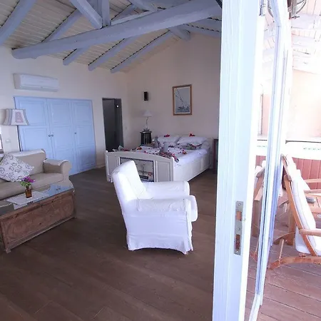 Beyaz Yunus - Adult Only 3* אולודניץ