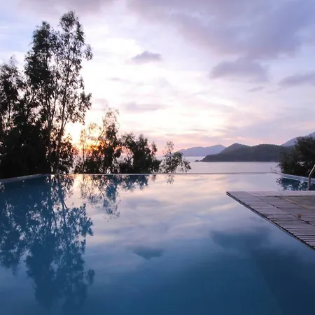 Beyaz Yunus - Adult Only מלון