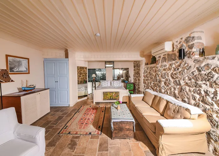 Beyaz Yunus - Adult Only