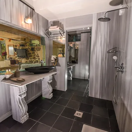 Beyaz Yunus - Adult Only