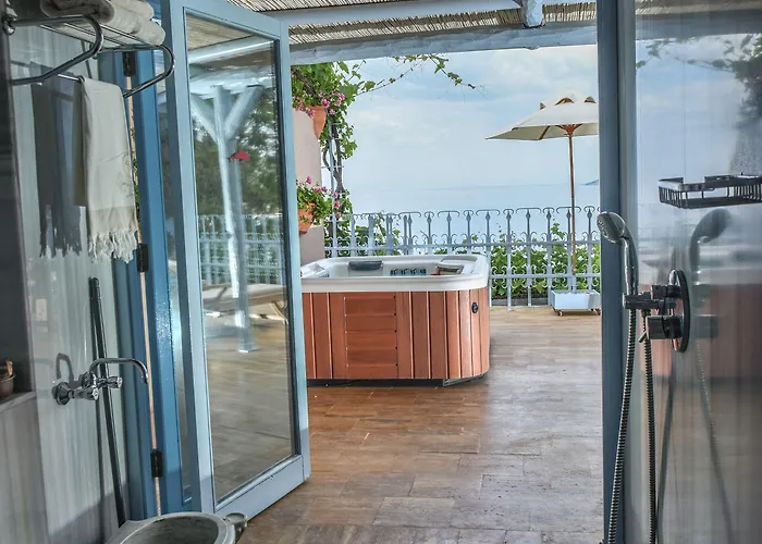 Beyaz Yunus - Adult Only