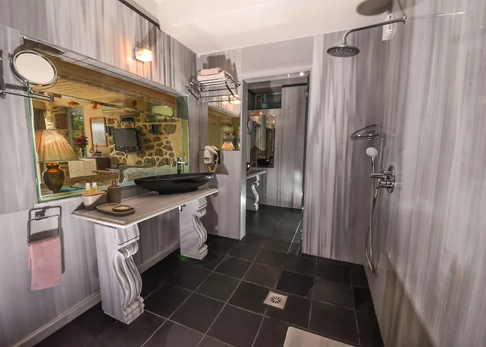 Beyaz Yunus - Adult Only