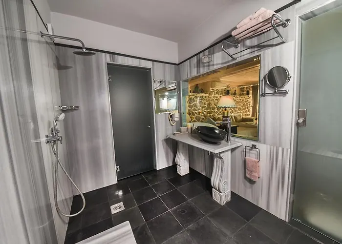 Beyaz Yunus - Adult Only